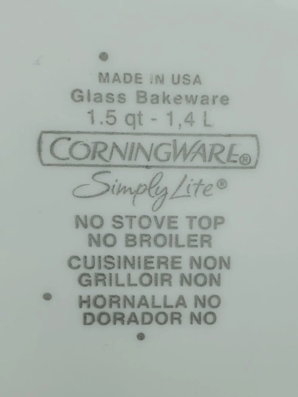 Corningware SimplyLite 1.5 Qt Casserole with Glass Pyrex Lid and Serving Cradle